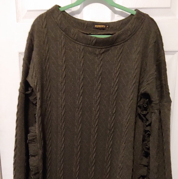 2 Women's sweaters - Picture 2 of 6